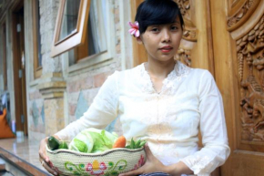 Отель The Reinhold Guesthouse Bali  North Kuta